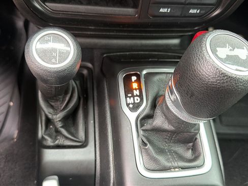 Used 2021 Jeep Wrangler Sport AWD/4WD image 12