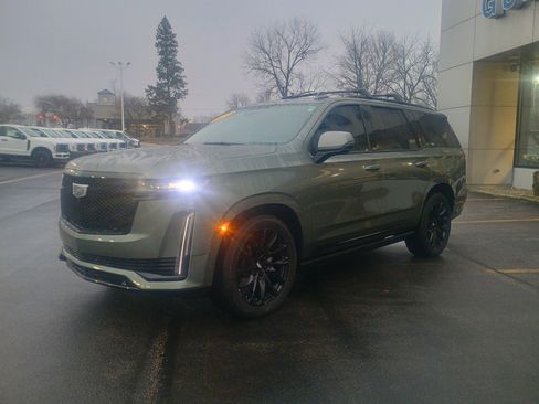 Used 2023 Cadillac Escalade Sport w/ LPO, ONYX Package image 3