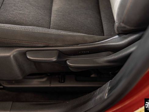 Used 2024 Chevrolet Trax RS w/ Sunroof Package FWD image 21