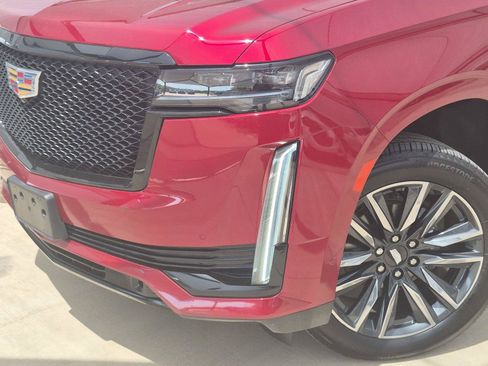 Used 2023 Cadillac Escalade Sport Platinum w/ Heavy-Duty Trailer Package AWD/4WD image 7
