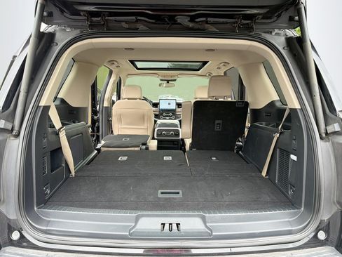 Used 2024 Ford Expedition Limited AWD/4WD image 14
