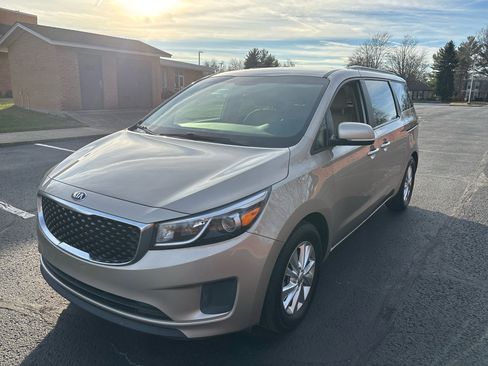 Used 2015 Kia Sedona LX image 3