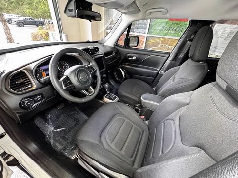 Used 2022 Jeep Renegade Latitude AWD/4WD image 18