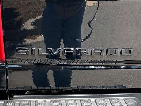 Used 2024 Chevrolet Silverado 2500 LTZ w/ LTZ Plus Package image 32