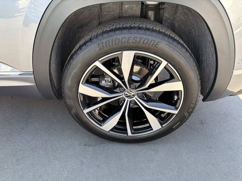 Certified 2025 Volkswagen Atlas Cross Sport SEL Premium R-Line AWD/4WD image 6