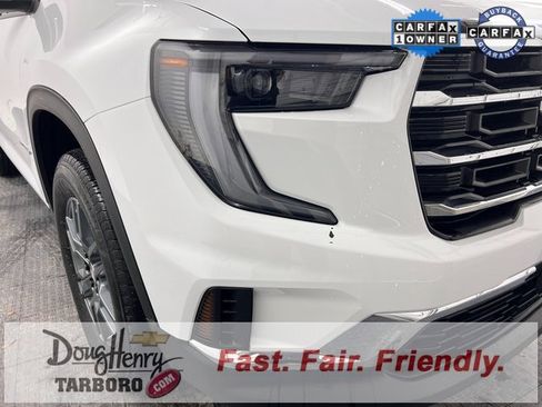 Used 2025 GMC Acadia Elevation image 9