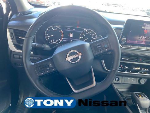 Used 2025 Nissan Rogue SV AWD/4WD image 14