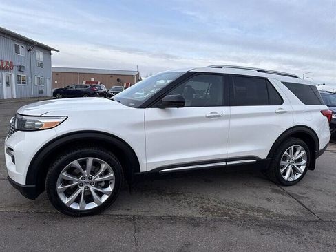 Used 2022 Ford Explorer Platinum w/ Technology Package AWD/4WD image 2