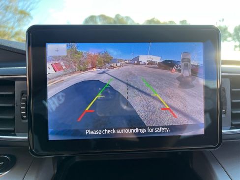 Used 2022 Ford Explorer XLT w/ Equipment Group 202A image 19