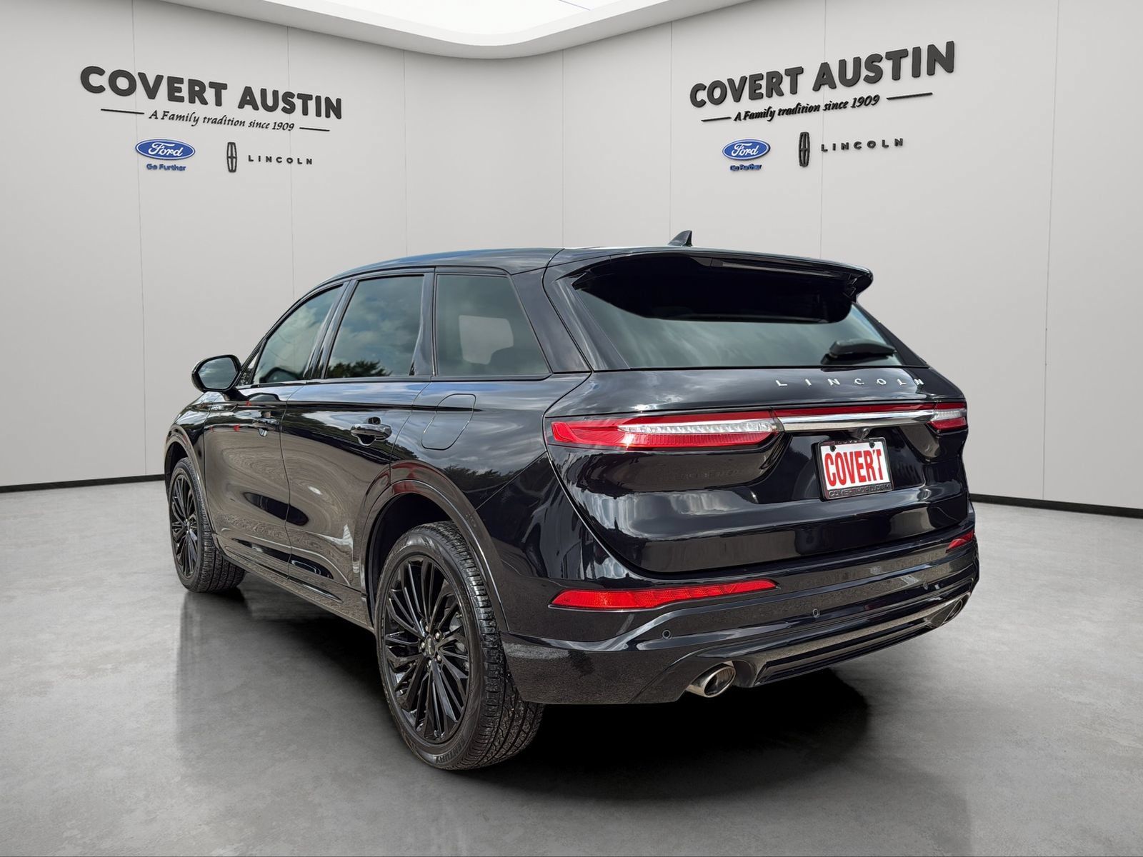 Used 2023 Lincoln Corsair FWD w/ Equipment Group 101A image 3
