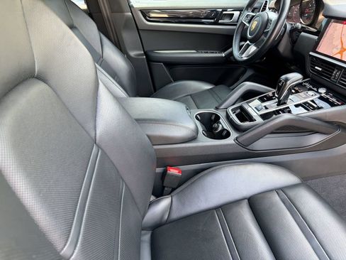 Used 2021 Porsche Cayenne AWD/4WD image 24