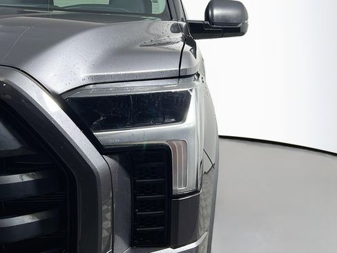 Used 2022 Toyota Tundra SR5 w/ Convenience Package image 11