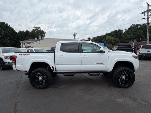 Used 2017 Toyota Tacoma SR AWD/4WD image 7