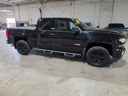 Used 2018 Chevrolet Silverado 1500 LTZ Z71 w/ LTZ Plus Package AWD/4WD image 21