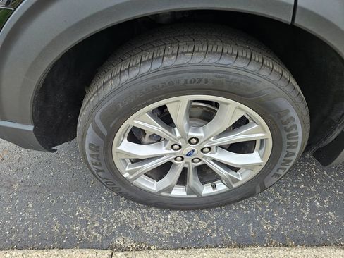 Used 2023 Ford Explorer Limited AWD/4WD image 11