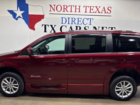 Used 2019 Dodge Grand Caravan SXT FWD image 13