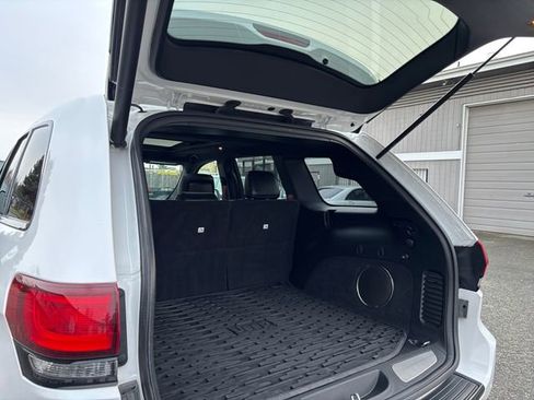 Used 2020 Jeep Grand Cherokee SRT image 25