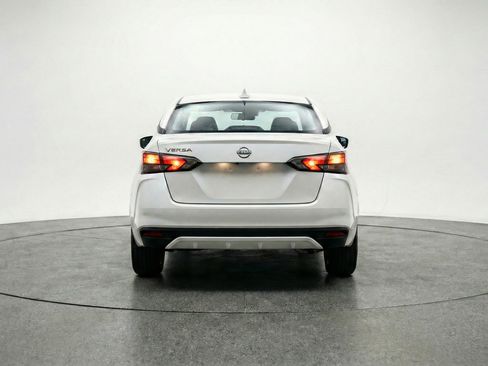 Used 2025 Nissan Versa SV image 7