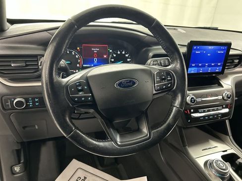 Used 2020 Ford Explorer XLT w/ Comfort Package image 4