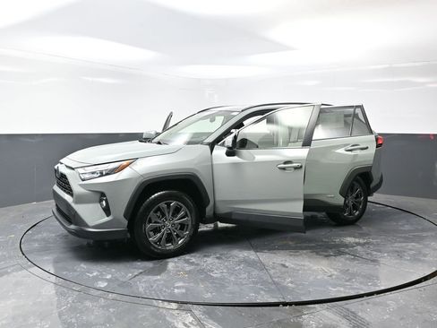 Used 2023 Toyota RAV4 XLE Premium image 57