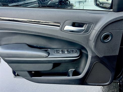 Used 2023 Chrysler 300 Touring w/ Sport Appearance Package image 19
