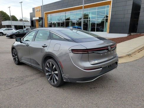 Used 2023 Toyota Crown Platinum image 3