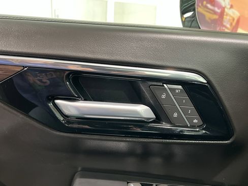 Used 2025 Chevrolet Suburban LT w/ Comfort Package image 27