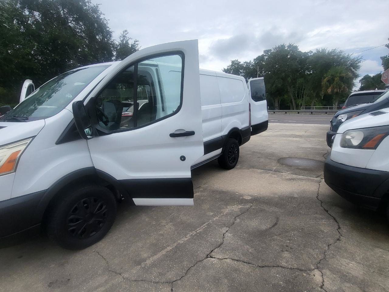 Used 2016 Ford Transit 250 130 Low Roof w/ Exterior Upgrade Package RWD image 81