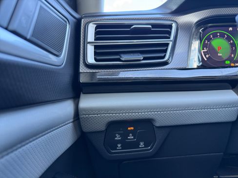 Used 2025 Volkswagen Atlas Peak Edition SE image 20