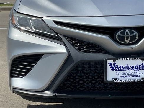 Used 2020 Toyota Camry SE image 8