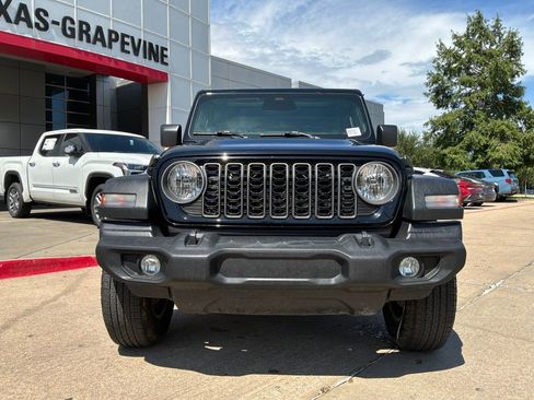 Used 2025 Jeep Wrangler Unlimited Sport AWD/4WD image 3