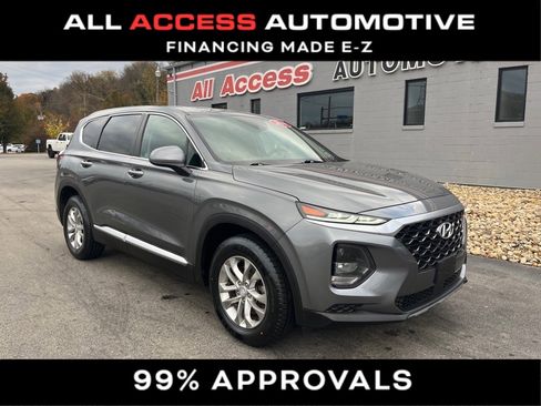Used 2019 Hyundai Santa Fe SE image 2
