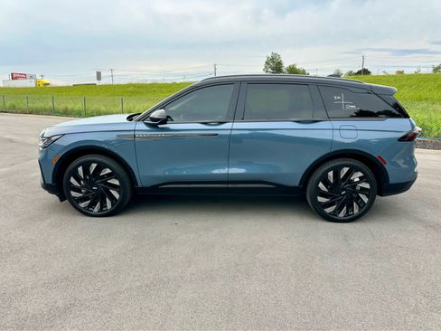 Used 2025 Lincoln Nautilus Reserve w/ Jet Appearance Package AWD/4WD image 8