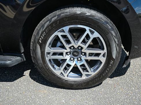 Certified 2025 Ford Expedition Active AWD/4WD image 15