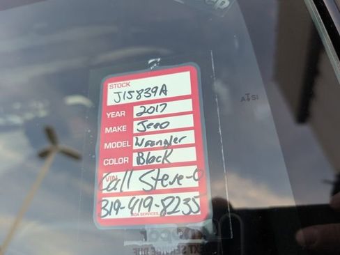 Used 2017 Jeep Wrangler Unlimited Sahara w/ Connectivity Group image 32