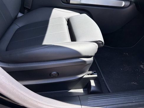 Used 2025 Mercedes-Benz GLB 250 image 11