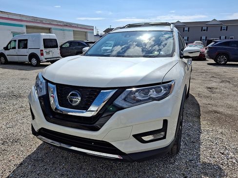 Used 2018 Nissan Rogue SL w/ Premium Package image 2