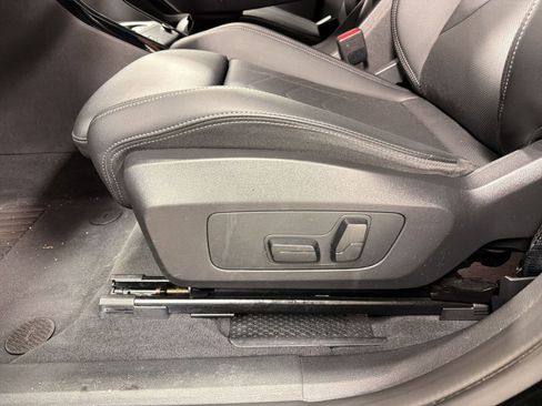 Used 2025 BMW X2 xDrive28i AWD/4WD image 13