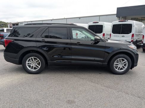 New 2026 Ford Explorer Active RWD image 3