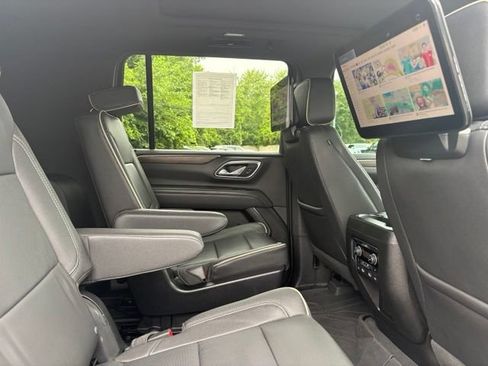 Used 2024 Chevrolet Suburban Premier w/ Premium Package AWD/4WD image 20
