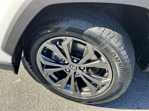 Used 2022 Toyota RAV4 XLE Premium image 9