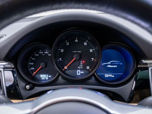 Used 2018 Porsche Macan image 22
