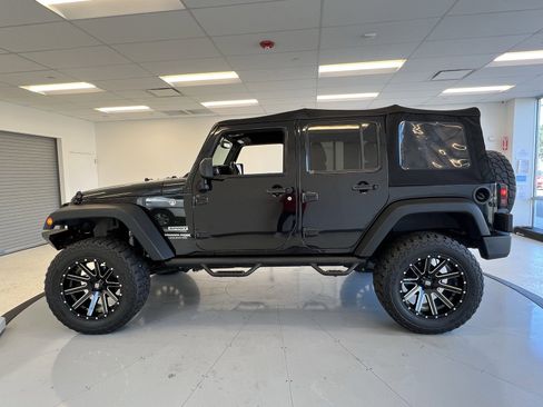 Used 2018 Jeep Wrangler Unlimited Sport S image 4