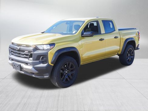 Used 2023 Chevrolet Colorado Trail Boss w/ Technology Package AWD/4WD image 3