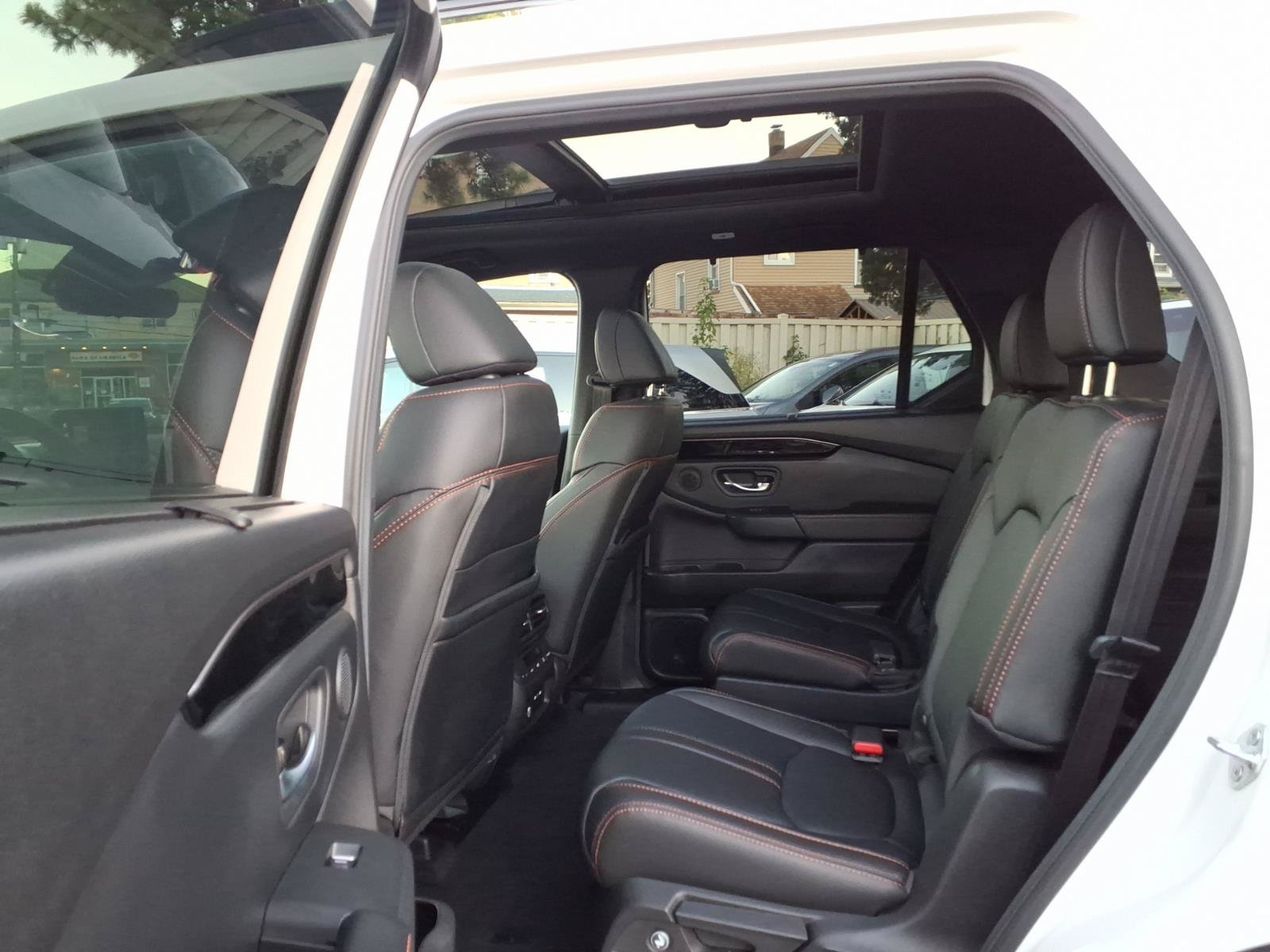 Used 2025 Honda Pilot TrailSport image 18