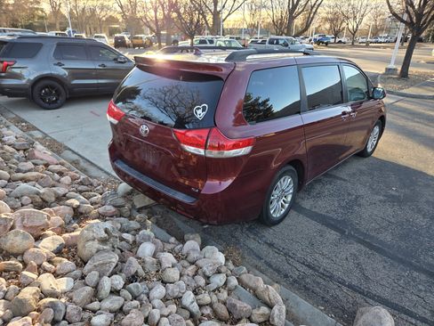 Used 2012 Toyota Sienna XLE image 5