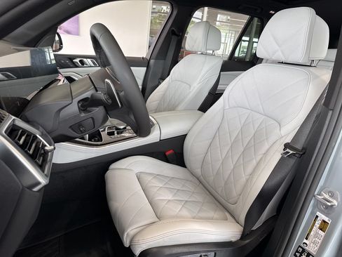 New 2026 BMW X5 xDrive40i w/ M Sport Package AWD/4WD image 15