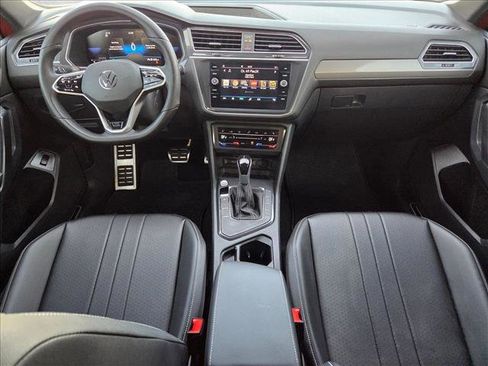 Certified 2024 Volkswagen Tiguan SE R-Line image 17