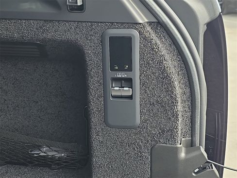 New 2026 Land Rover Range Rover SE image 14