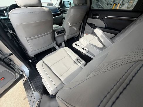 Used 2016 Toyota Highlander Limited Platinum image 22